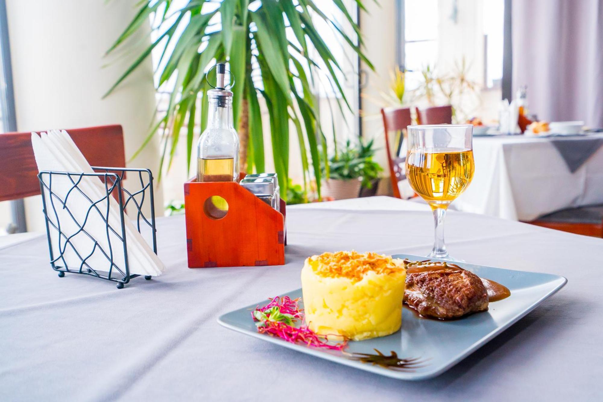 Guci Hotel Κονστάντζα Εξωτερικό φωτογραφία